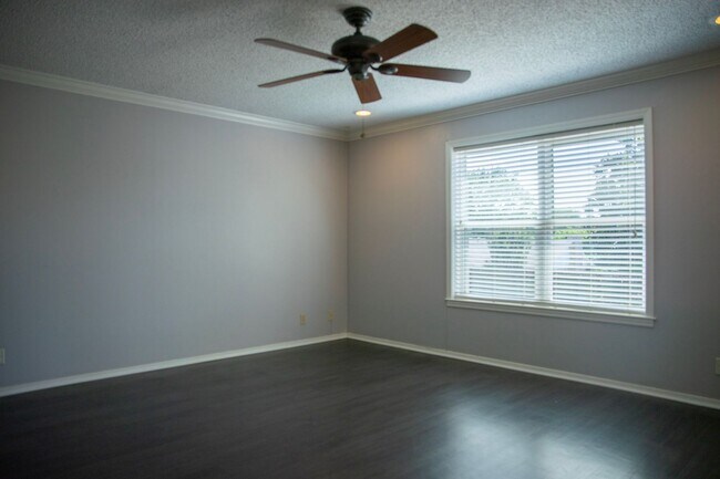 Building Photo - 3 Bedroom 2 Bath Home In Tyler ISD!