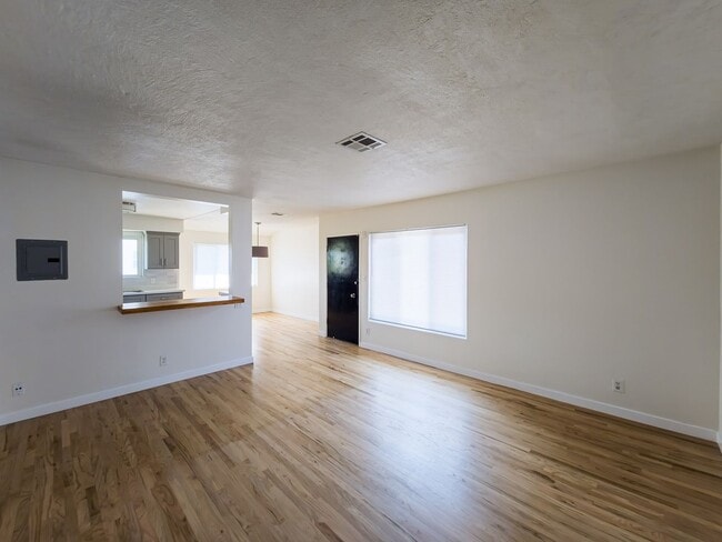 Building Photo - 2BD/1BA In LA's most Vibrant and Eclectic ...