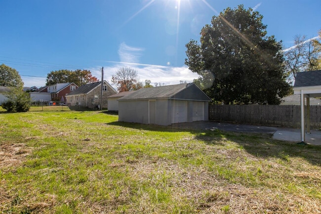 Building Photo - 564 Claymont Dr