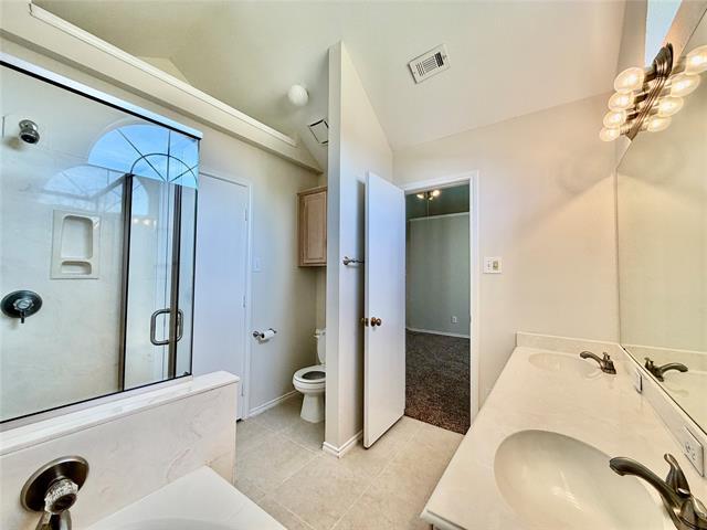 Building Photo - 1302 E Old Knoll Dr