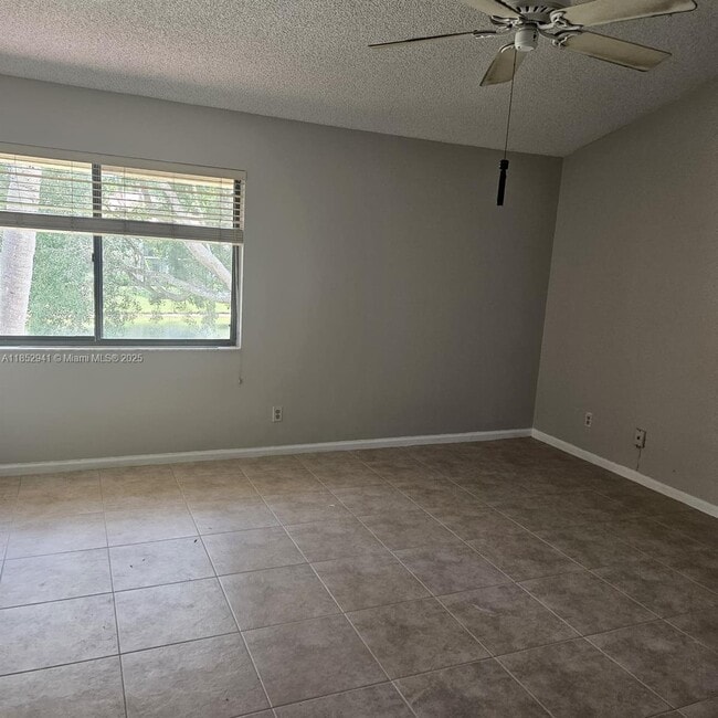 Building Photo - 5621 Coach House Cir