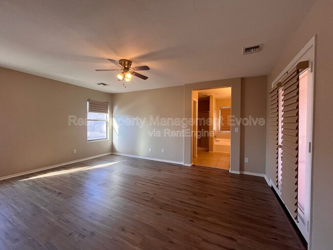 Building Photo - 14707 W Poinsettia Dr