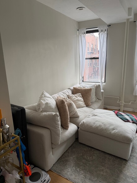 Building Photo - 226 Hanover St