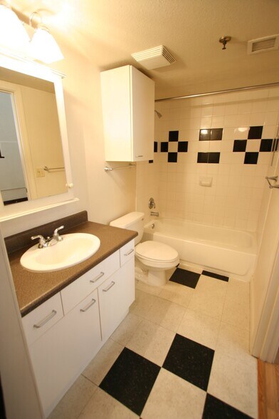 Building Photo - 301 Central Ave NE