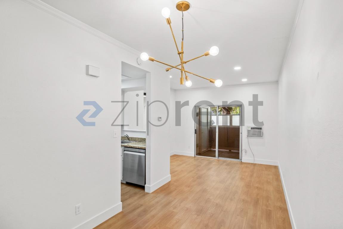 Building Photo - Unit 385