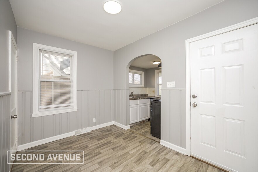 Building Photo - 1806 Sundale Ave