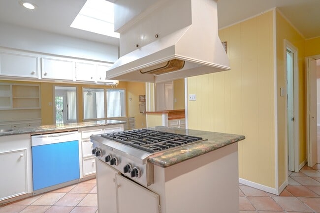 Building Photo - 7914 Braes Meadow Dr