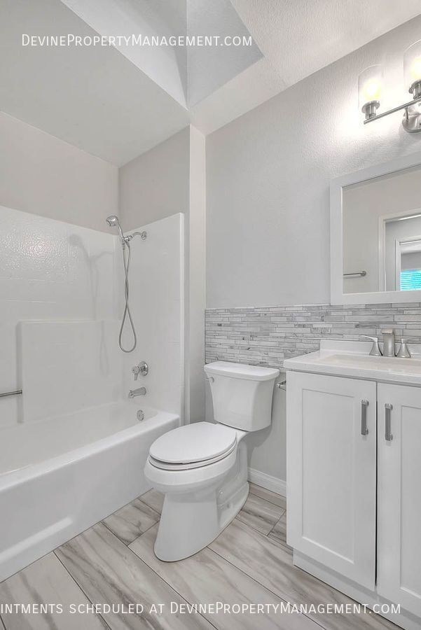 Building Photo - 9814 Hibiscus Ct