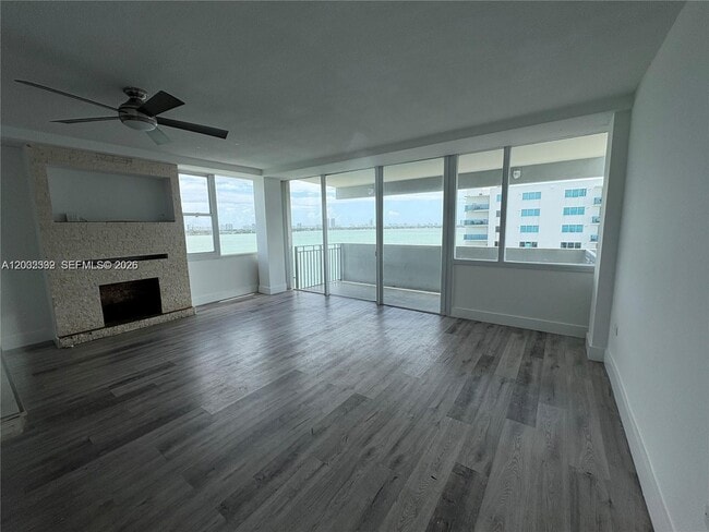 Building Photo - 7545 E Treasure Dr