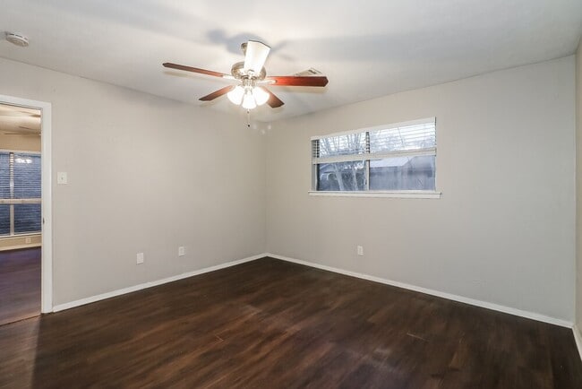 Building Photo - 1909 Chelsea Ct