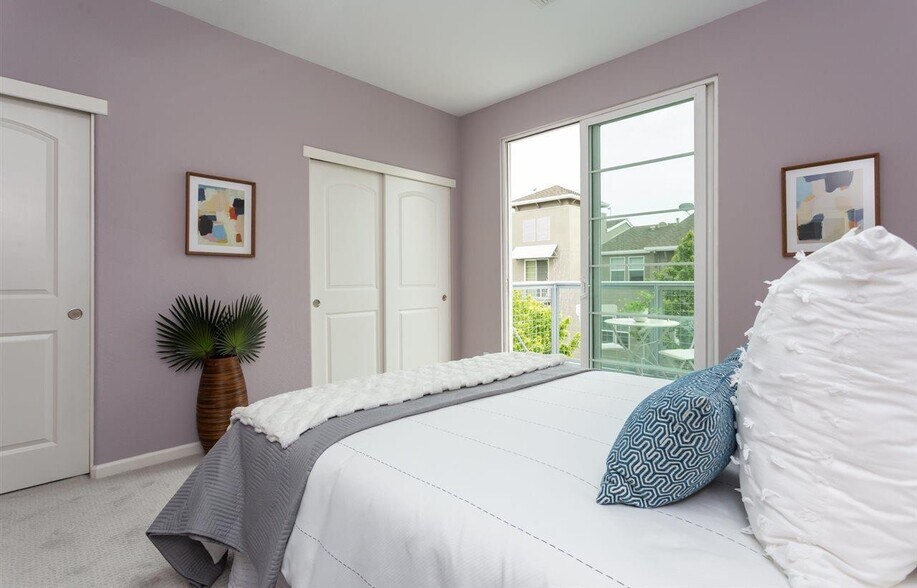Bedroom #1 with balcony - 1411 Nevin Plz