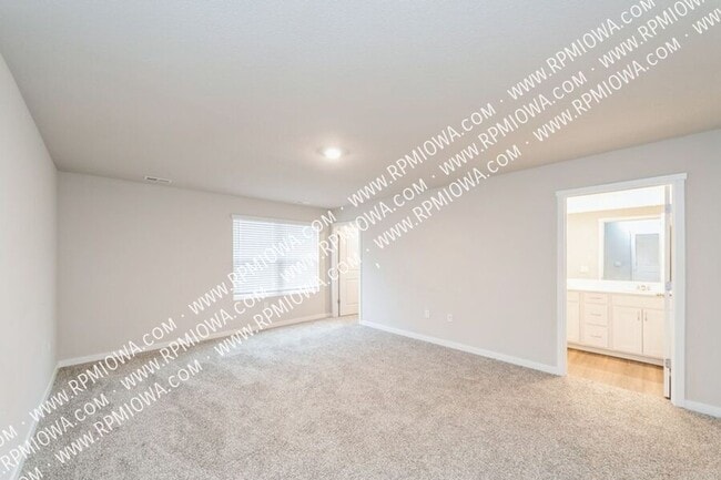 Building Photo - 4533 SE Ember Ln