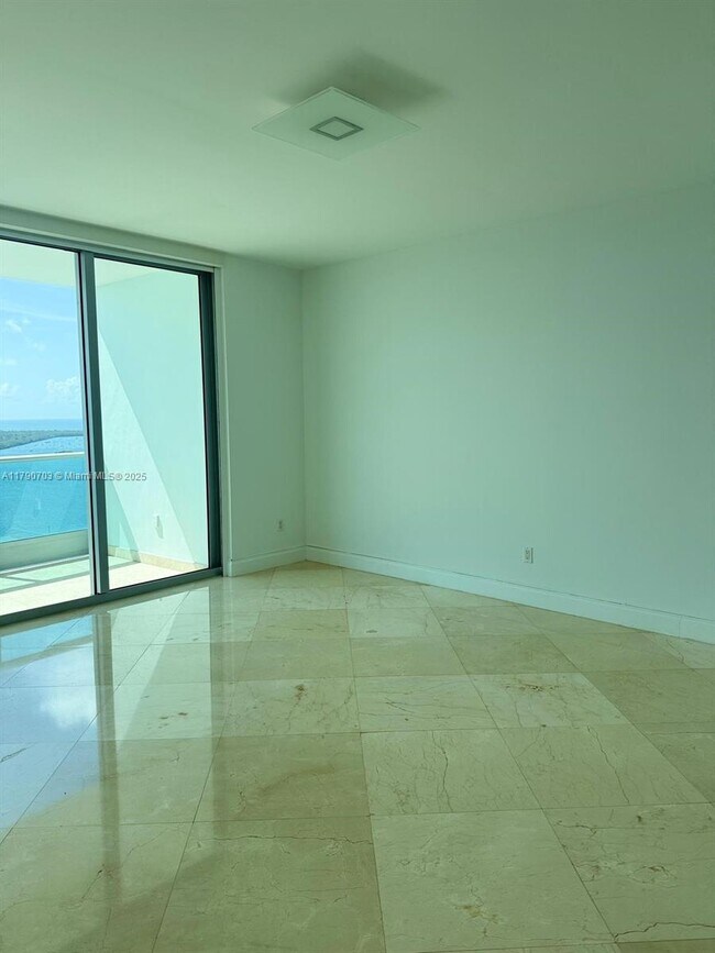 Building Photo - 1331 Brickell Bay Dr