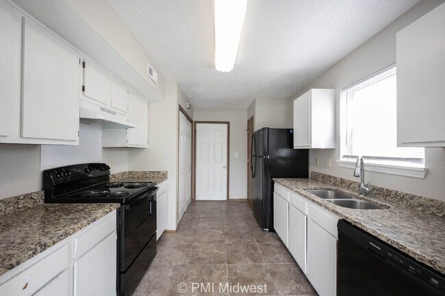 Building Photo - "Charming 3-Bedroom Haven with 2.5 Baths in Indianapolis – Your Perfect Retreat on Liverpool Way!"