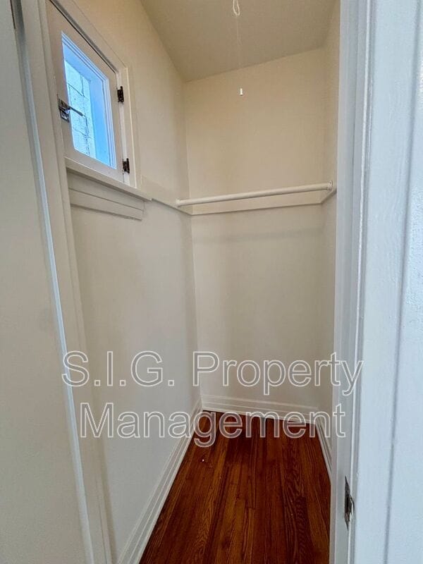 Building Photo - 2813 Rowena Ave