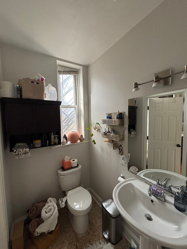 Building Photo - 1259 W Fry St