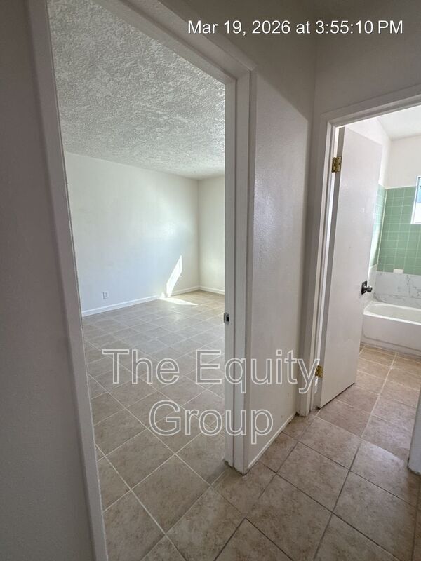 Building Photo - 570 S Richmond Ave