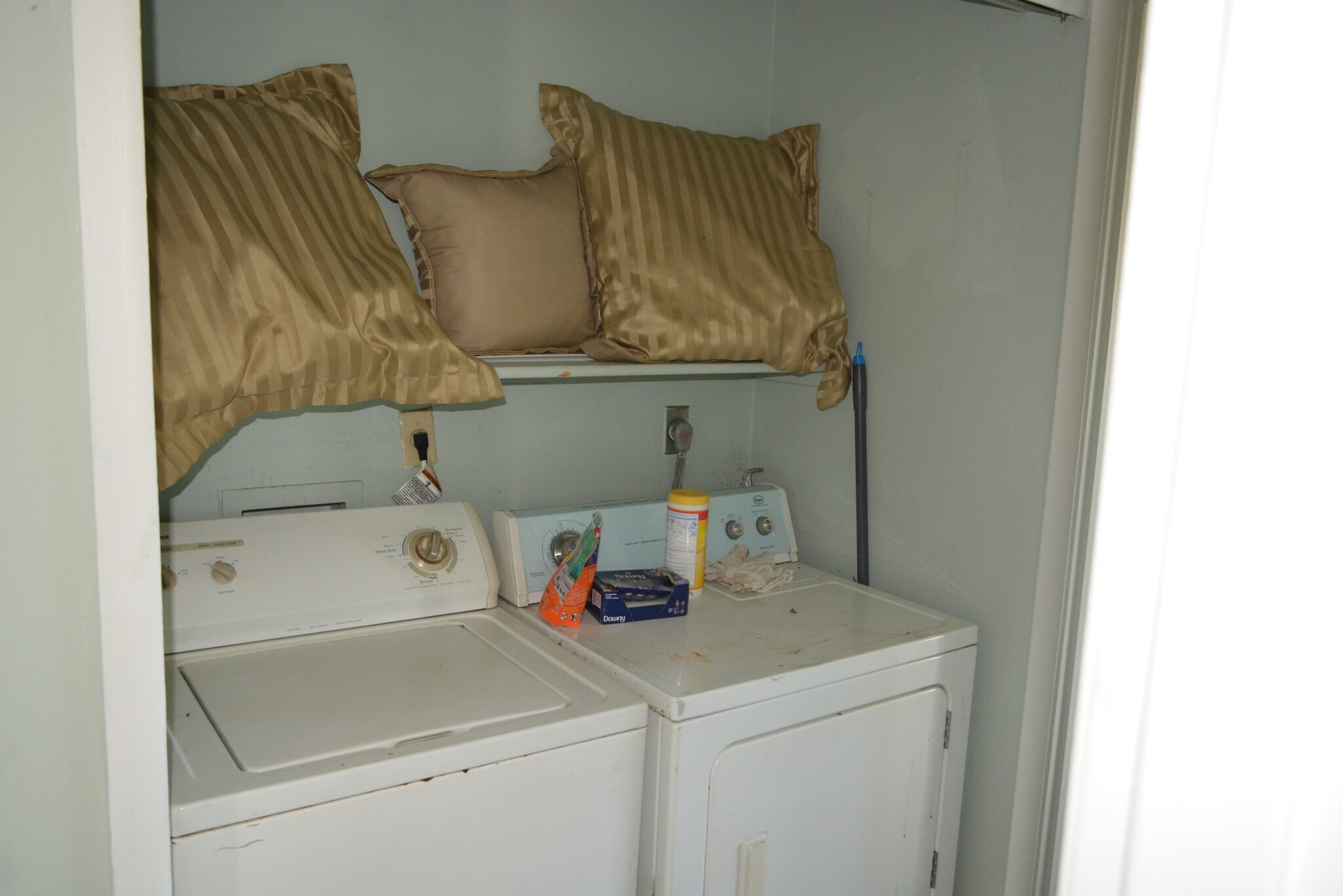 Building Photo - 973 Whitman Dr