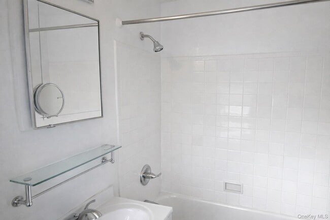 Building Photo - 192 Garth Rd