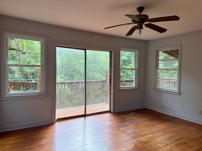 Building Photo - 5201 W Gate Hills Dr