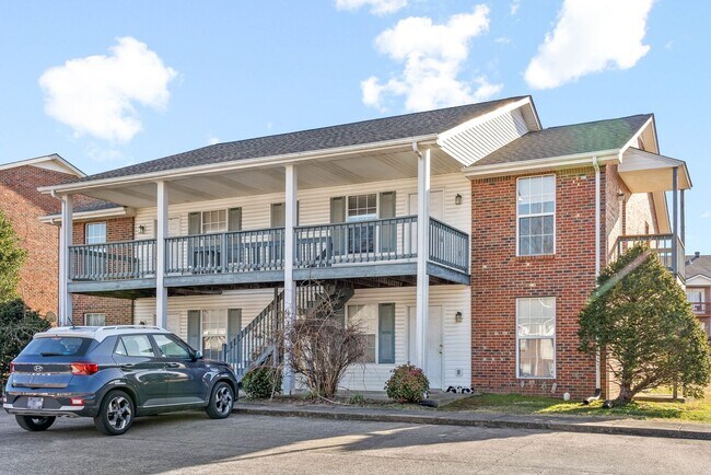 Building Photo - Waters Edge Drive -1860