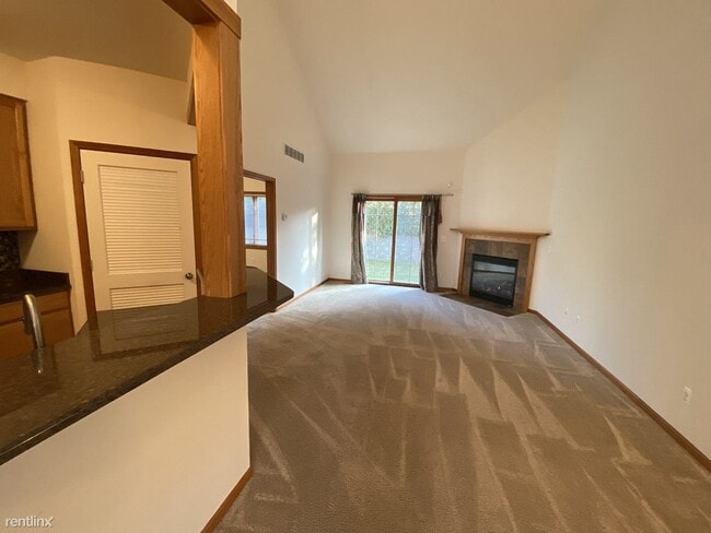 Building Photo - 3 br, 2.5 bath Townhome - 2112 Liberty Hts