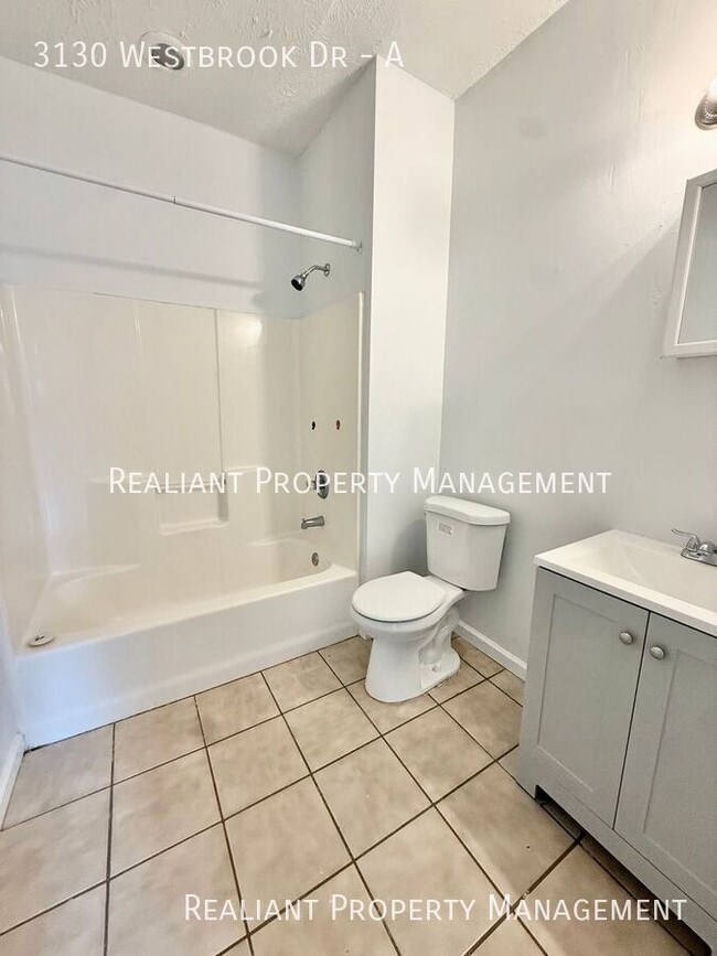 Building Photo - 3130 Westbrook Dr