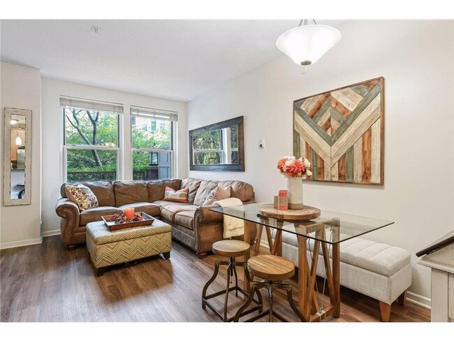 Building Photo - 680 N 2nd St