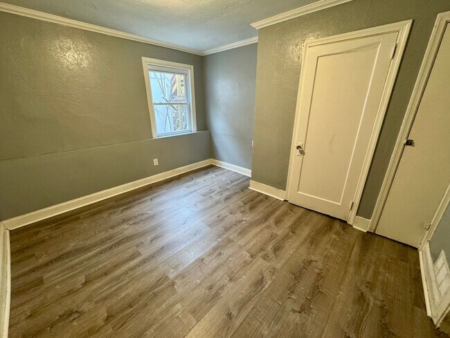 Building Photo - 1141 Brabec St