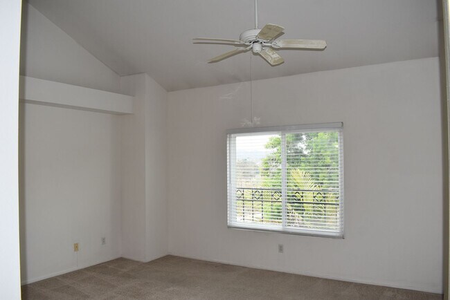 Building Photo - 2 Bed/ 2.5 Bath- Dual Master Townhome in U...