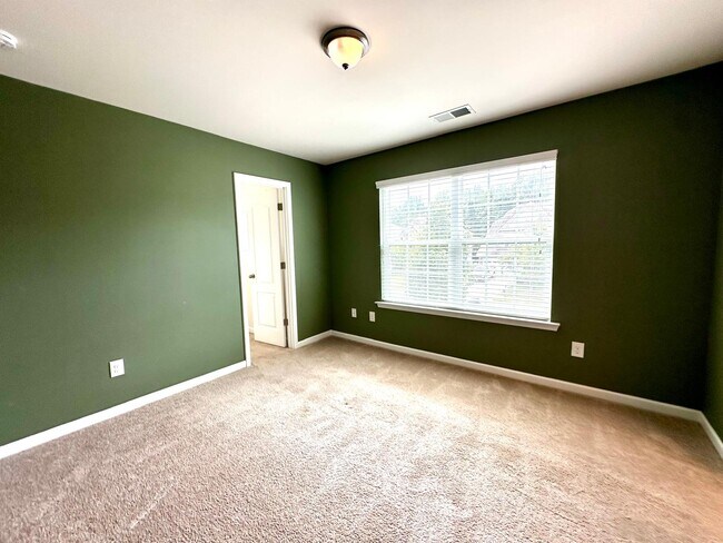 Building Photo - 8019 Kelburn Ln