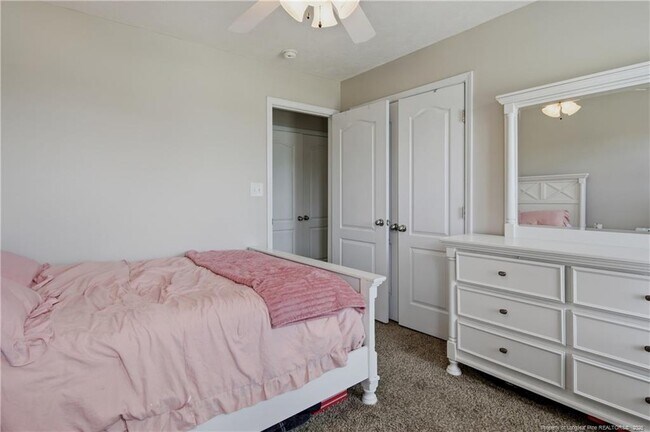 Building Photo - 420 Thorncliff Dr