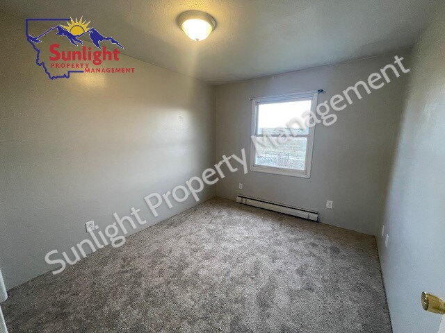 Building Photo - Spacious 4-Bed, 2-Bath Home for Rent in Joliet