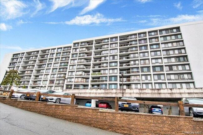 Building Photo - 500 High Point Dr