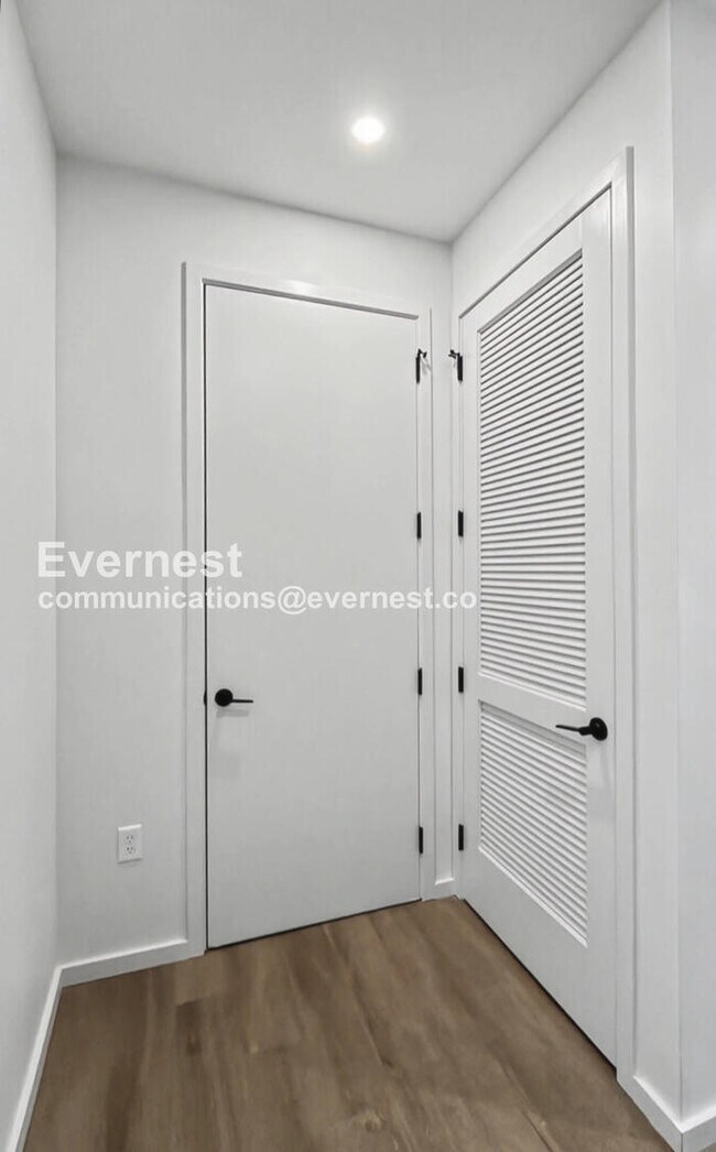 Building Photo - 500 Merritt Ave