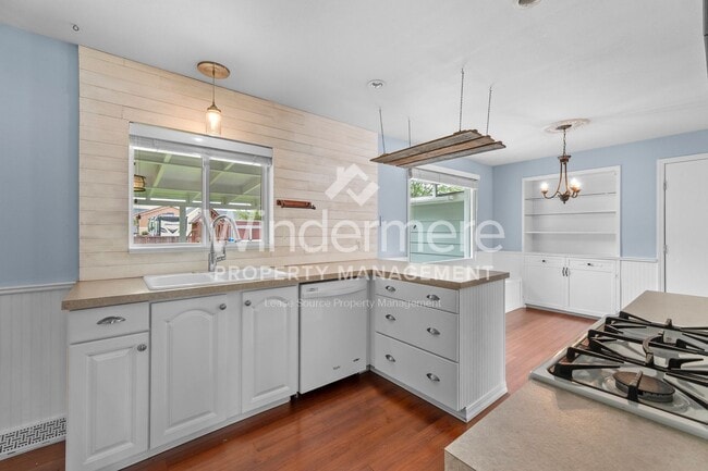 Building Photo - Desirable Rancher style home located in Ce...