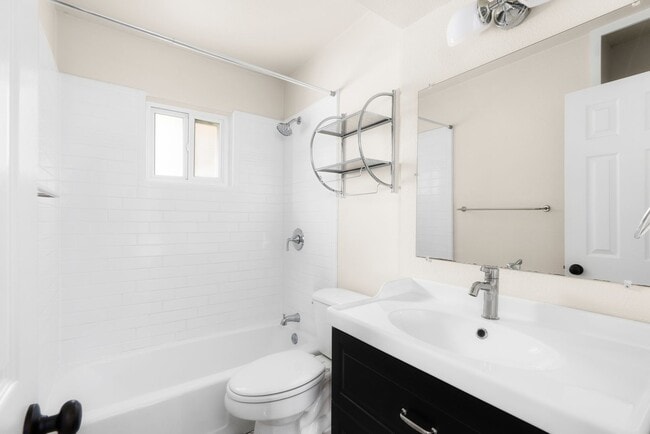 Building Photo - 2408 Ventura Dr