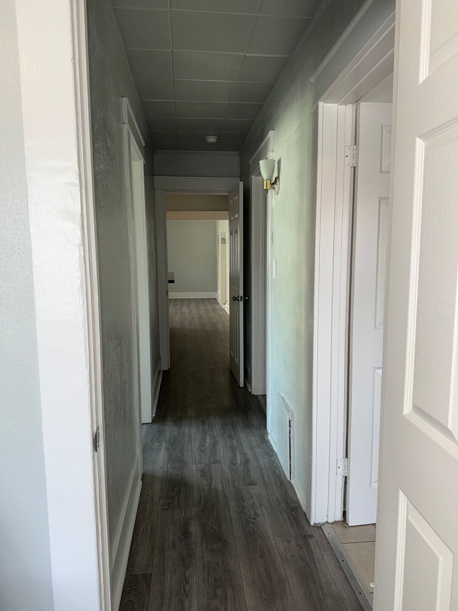 Building Photo - 2221 S Budlong Ave