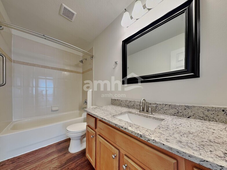 Building Photo - 1921 Darlin Cir