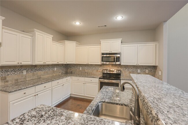 Building Photo - 2007 S Dixieland Rd