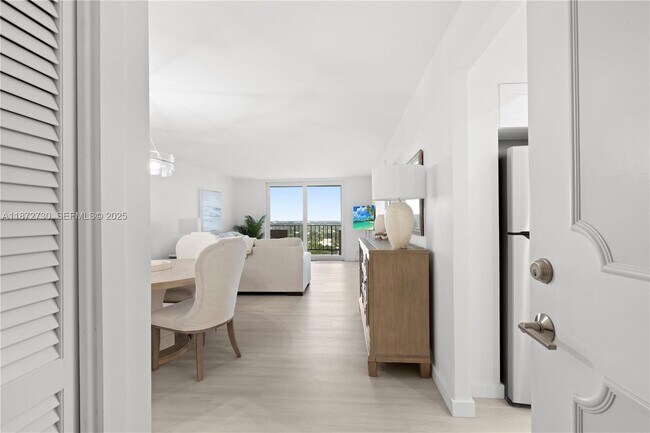 Building Photo - 2000 S Ocean Blvd