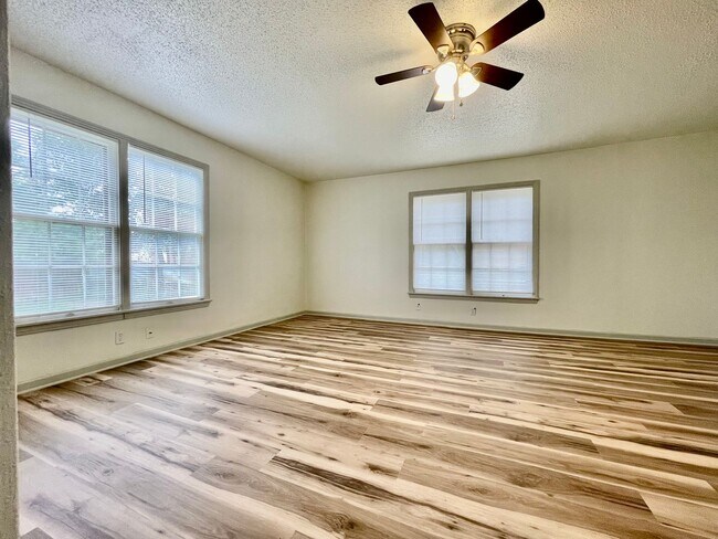Building Photo - 619 Barbara Dr