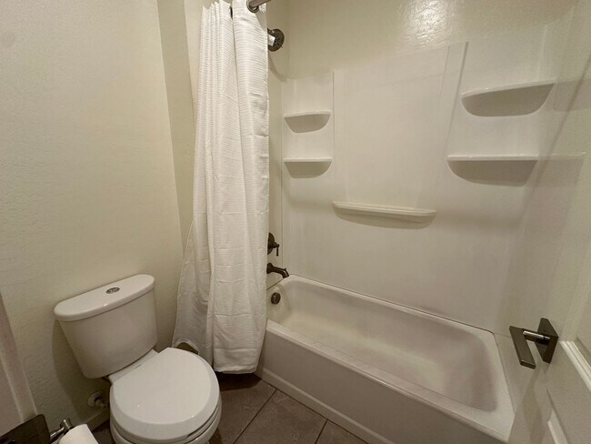 Building Photo - Single Level Home with Split Floor Plan, D...