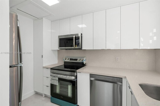 Building Photo - 7662 SW 152nd Ave