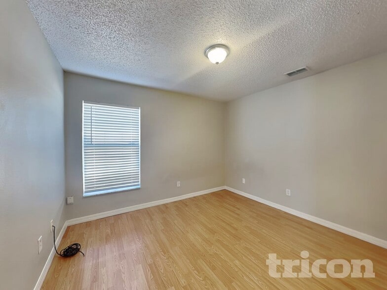 Building Photo - 17128 Woodcrest Way