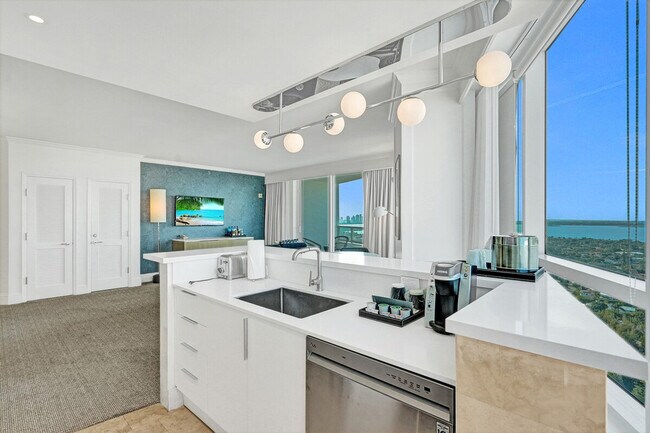 Building Photo - 4401 Collins Ave
