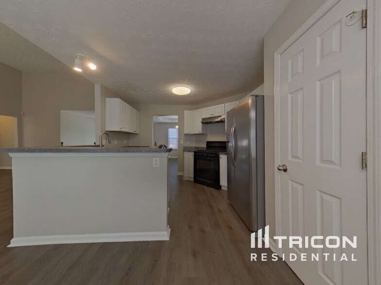 Building Photo - 6821 Hickory Hollow Dr