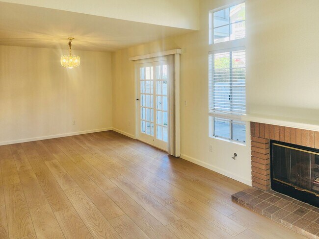 Building Photo - 2275 Hawthorne Pl