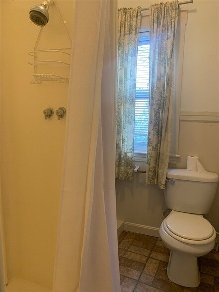 Building Photo - 107 Rutherford Ave