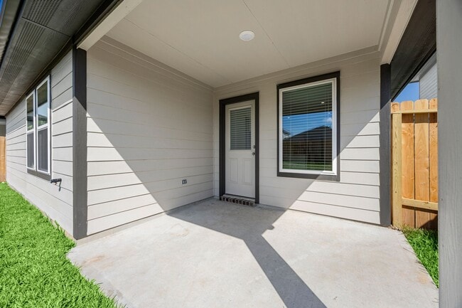 Building Photo - 31019 Delamere Turn Trial